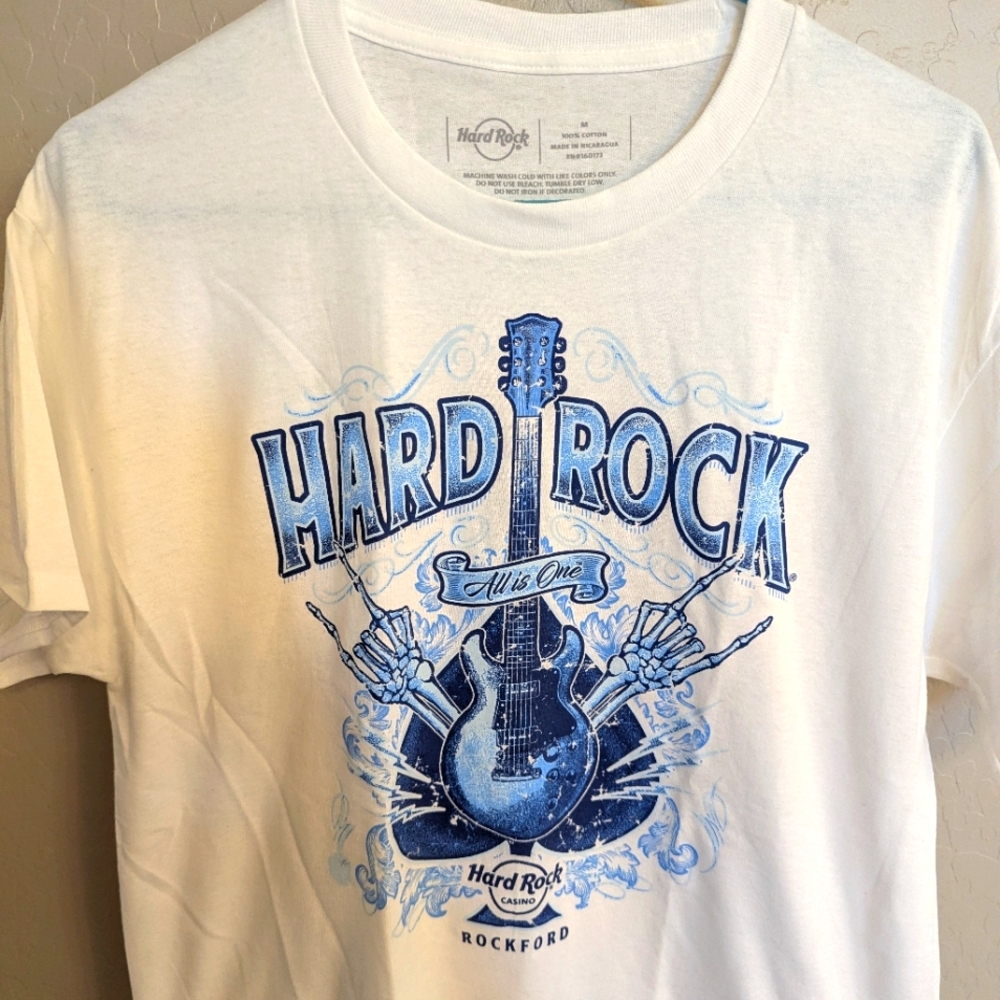NWOT Hard Rock Casino ROCKFORD (IL) Medium White and Blue Graphic T-Shirt Unisex